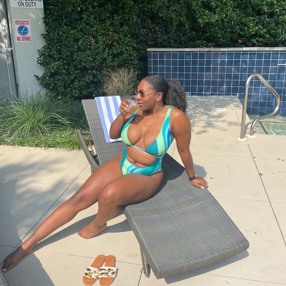 Cristina's Closet🛍 - Picture 4 of 11